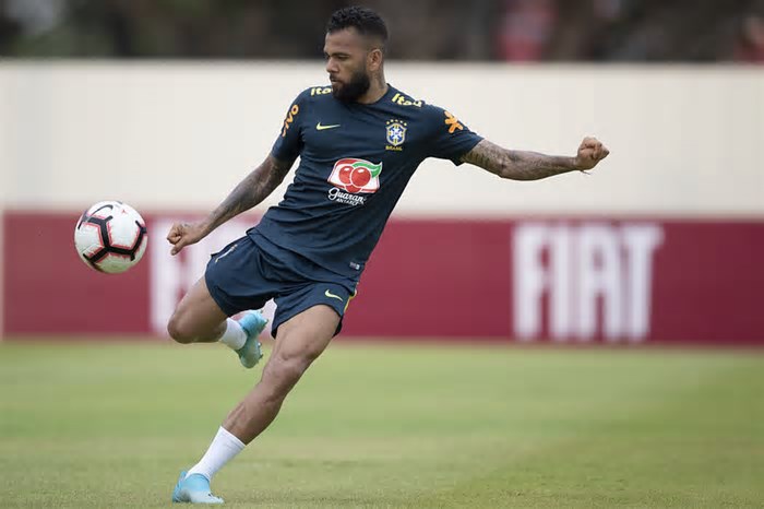 Advogada de jovem estuda apelar contra absolvição de Daniel Alves: 'Retrocesso'
