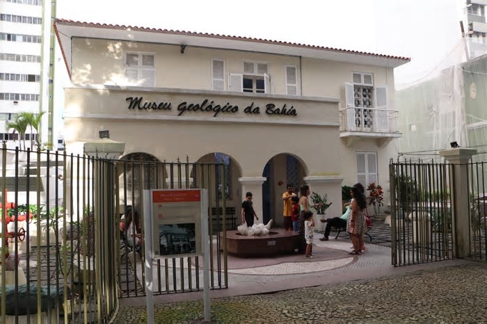 Museu Geológico da Bahia promove programação especial em celebração aos seus 50 anos