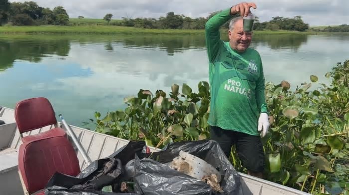 Voluntário recolhe lixo às margens do Rio Tietê no interior de SP há 14 anos: 'Sou muito apaixonado'