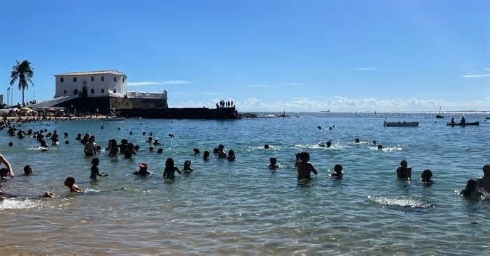 Vai dar praia? Em meio a festejos de 476 anos, Salvador possui 9 praias impróprias para banho