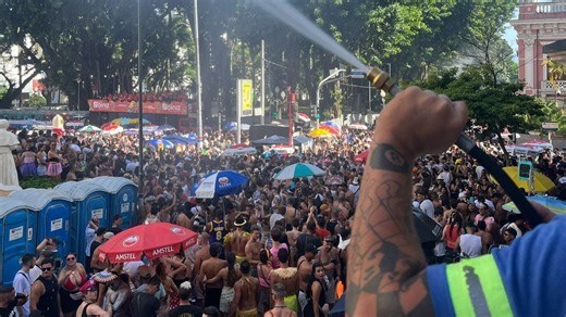 Carnaval em Florianópolis: Bloco dos Sujos reúne milhares de foliões neste sábado; veja fotos