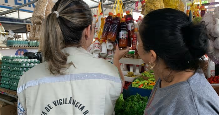 Vigilância Sanitária realiza ações em feiras de Salvador que vendem produtos típicos para a Semana Santa