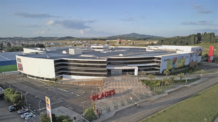 Maior polo comercial da Serra Catarinense completa 11 anos