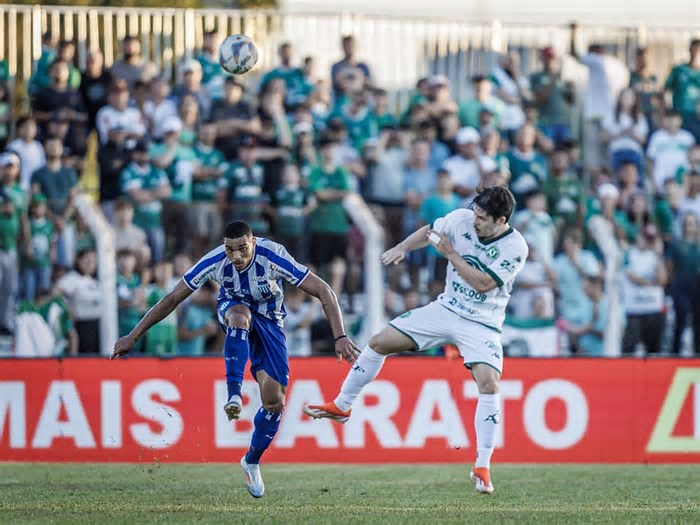 Chapecoense formaliza reclamação contra arbitragem na final do Catarinense