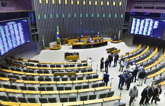 Deputados mal iniciaram trabalho em 2025 e já têm R$24 milhões em ‘ressarcimentos’