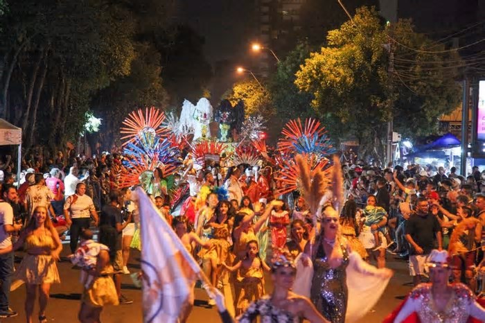 Após oito anos, carnaval de Caxias do Sul retorna com desfile das escolas de samba