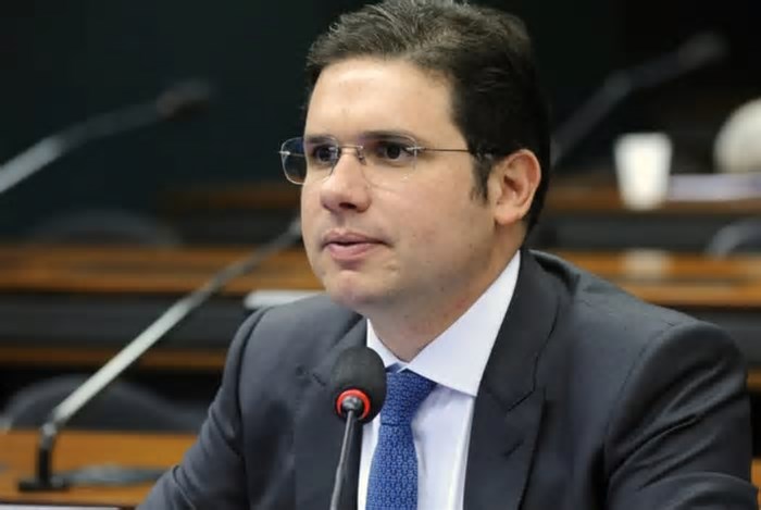 Hugo Motta sinaliza avanço de projeto para regulamentar inteligência artificial