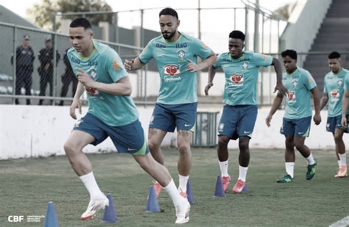 Visando duelo contra a Colômbia, Dorival esboça equipe titular em primeiro treino com grupo completo
