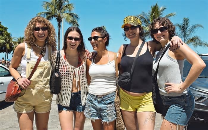 Turistas que chegaram para o carnaval se encantam com o Rio e esticam as férias na cidade