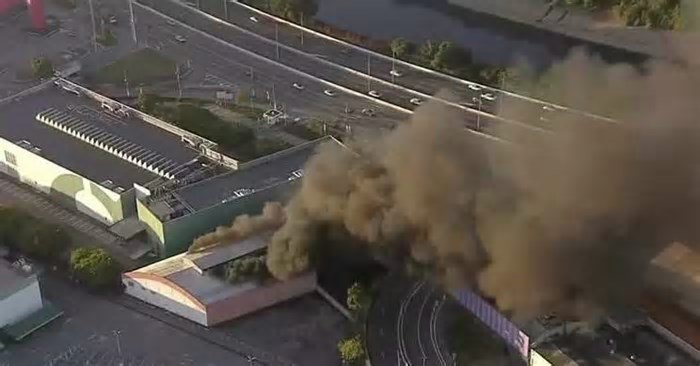 Incêndio atinge parque de diversões infantil em São Paulo na manhã desta terça-feira