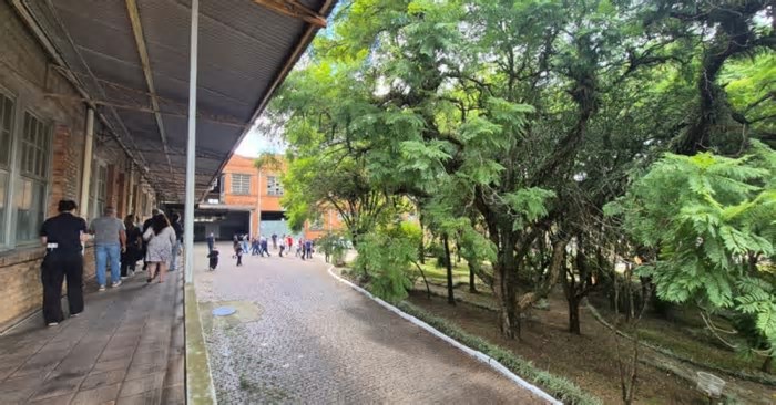 Visitação guiada à Maesa reúne autoridades e imprensa para discutir o futuro do espaço cultural