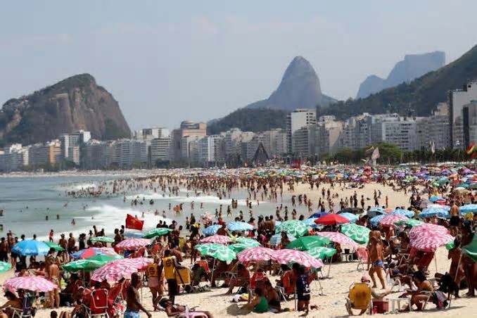 RJ encerra temporada de verão com recordes no turismo