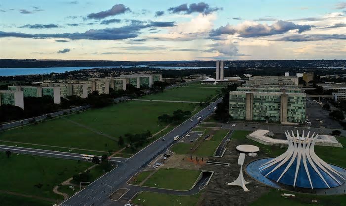 Comissão Mista aprova Orçamento de 2025 com previsão de R$ 50 bilhões para emendas