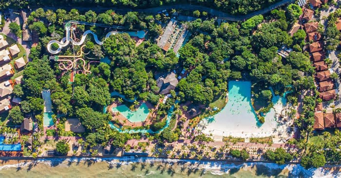 Justiça manda fechar parque aquático de resort que bloqueou acesso a praia na Bahia