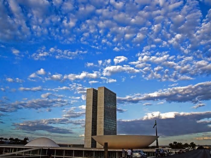 Orçamento: Congresso tira dinheiro da Ciência e Educação e turbina Saúde e ministérios do Centrão