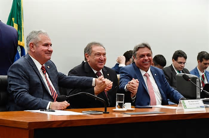 CMO aprova Orçamento 2025 sem déficit; texto vai a Plenário