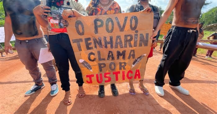 Indígenas fecham BR-230 em protesto após morte de jovem em festa de Carnaval