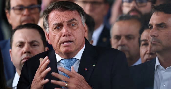 Quem estava com Bolsonaro no discurso após se tornar réu no STF