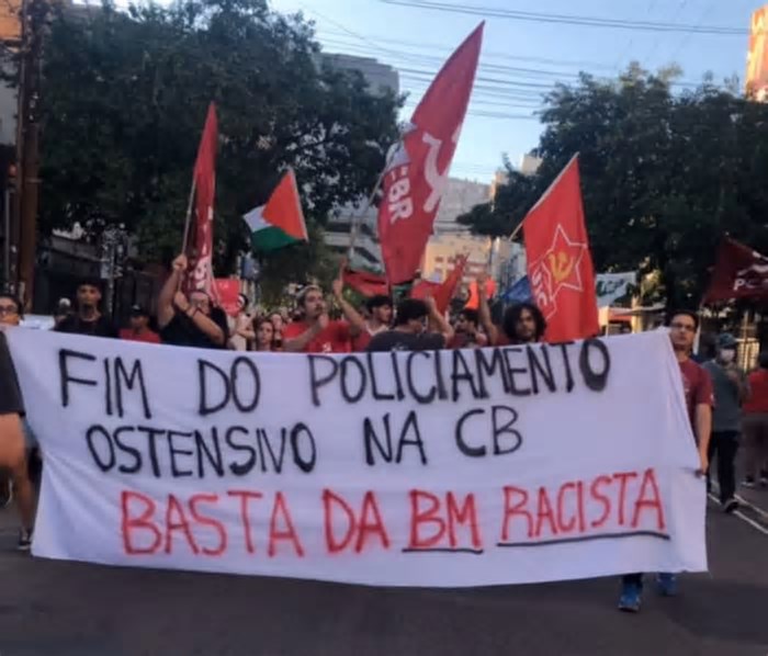 Em ato na Cidade Baixa, manifestantes pedem fim do policiamento ostensivo no bairro