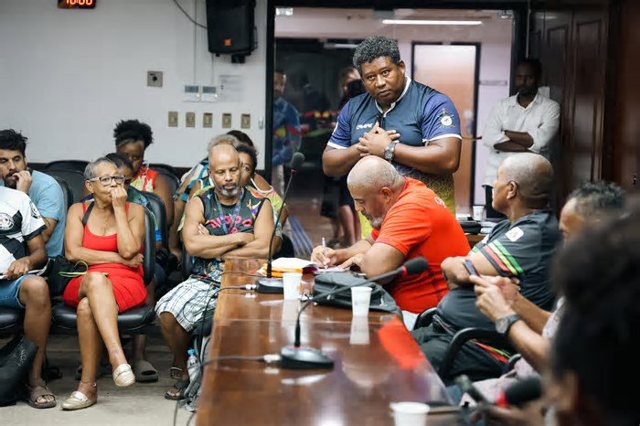 Reunião entre blocos de carnaval e secretária tenta passar a limpo erros de 2025 e projetar 2026