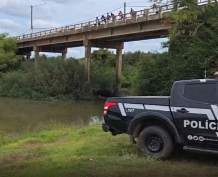 Homem é preso após jogar o próprio filho de cinco anos de ponte no RS