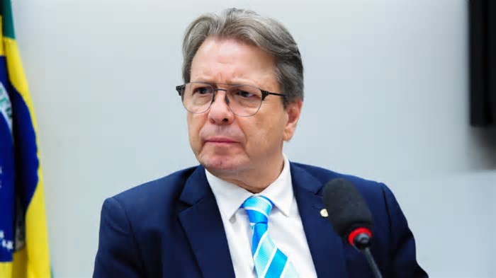 Deputado elogia “Ainda Estou Aqui” e apaga post após sofrer críticas