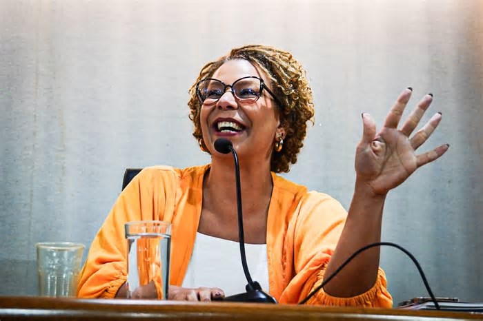 Partidos são lugar de destroçar mulher, diz ex-deputada do PSOL recordista em votos