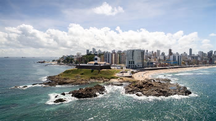 As cidades brasileiras que vão dominar o turismo no verão de 2025