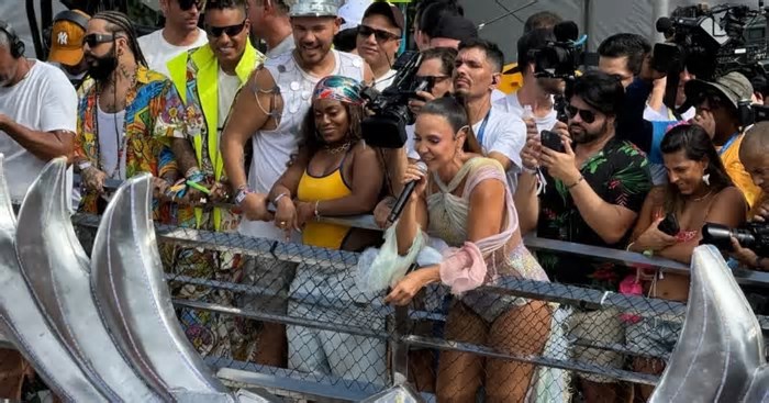 Salvador faz história e entra para o Guiness Book por maior Carnaval com trio elétrico do mundo