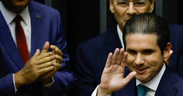 Hugo Motta sinaliza avanço de projeto para regulamentar inteligência artificial