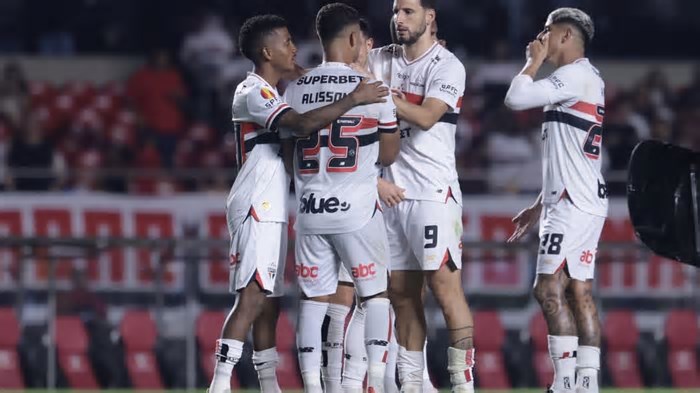 São Paulo terá abril decisivo com até dez jogos em 30 dias; veja calendário