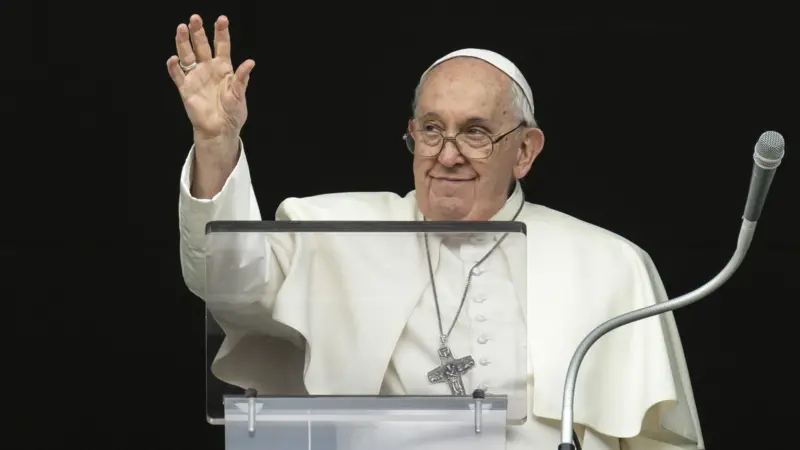 Papa Francisco deve ter alta do hospital no domingo, dizem médicos