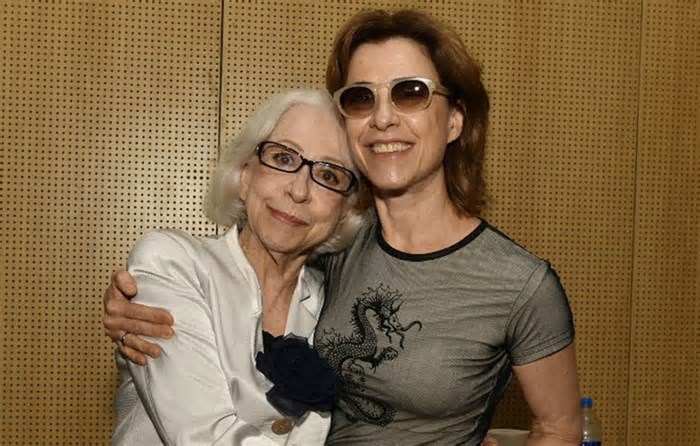 Em primeira aparição após Oscar, Fernanda Torres prestigia mãe em Vitória: 'Toca a gente na empatia'