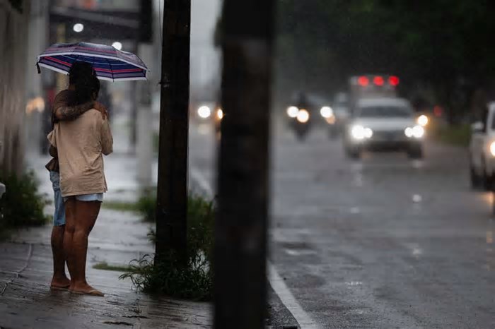 Ceará tem chuva em mais de 100 cidades no 1º dia de Carnaval; veja locais com maiores volumes