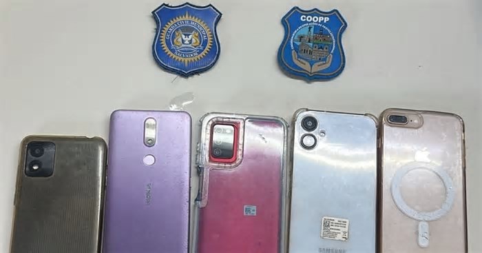Cinco celulares são apreendidos com suspeitos de roubos no bairro do Comércio, em Salvador