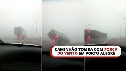 VÍDEO: caminhão tomba com força do vento durante temporal em Porto Alegre