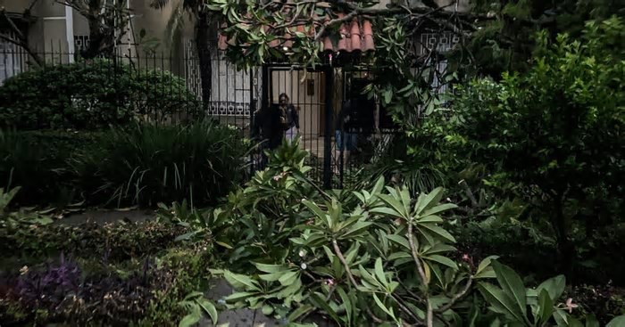 Vento de 111 km/h e chuvarada causam alagamentos e deixam milhares de pessoas sem luz em Porto Alegre