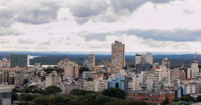 Chuvas intensas e massas de ar frio: veja como será o clima de abril no RS