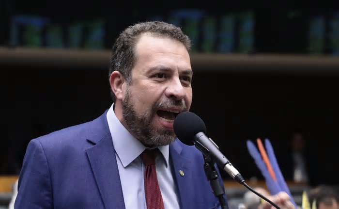 Manifestantes fazem atos contra a anistia aos condenados pelo 8 de Janeiro