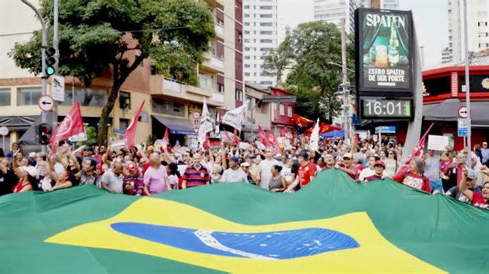 “Flopou”: Oposição satiriza baixa adesão ao ato de Boulos em SP