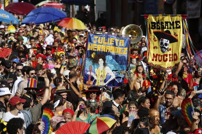 No Rio de Janeiro, comércio registra alta de vendas no carnaval de 2025