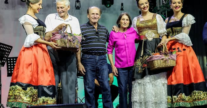 Abertura da 4ª Festa das Colheitas em Caxias do Sul é marcada pelo resgate cultural e pelo reconhecimento aos agricultores