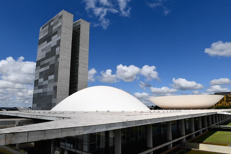Homem é preso após tentar entrar com pistola no Congresso