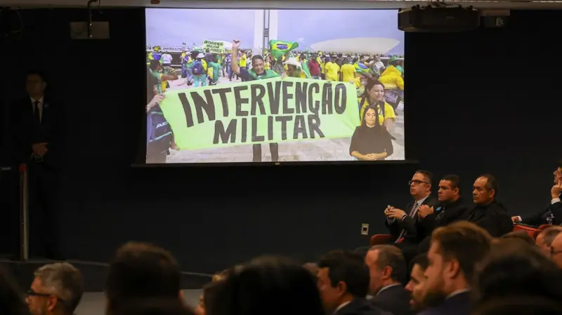 Para NYT, Bolsonaro réu vai apostar em 'apoio de Trump'; veja repercurssão internacional