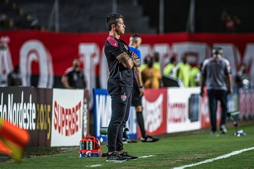 Técnico do Vitória mantém otimismo em busca do título baiano