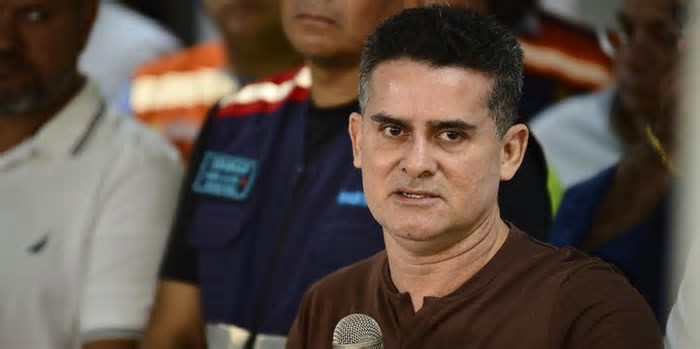 Tempestade política contra o prefeito David Almeida