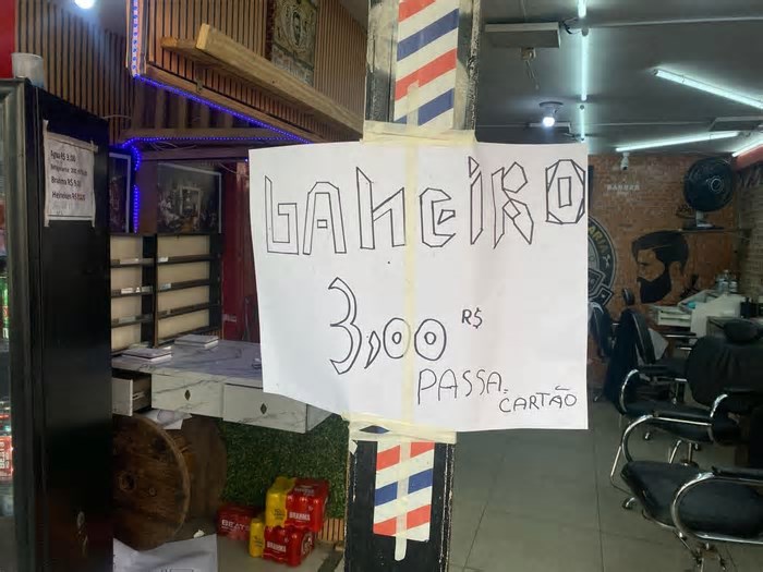 No Centrão de BH, lan house oferece banheiro a R$ 3; e passa cartão