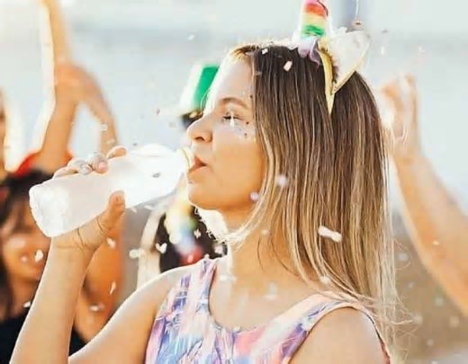 Cuidados da cabeça aos pés para a ressaca da folia