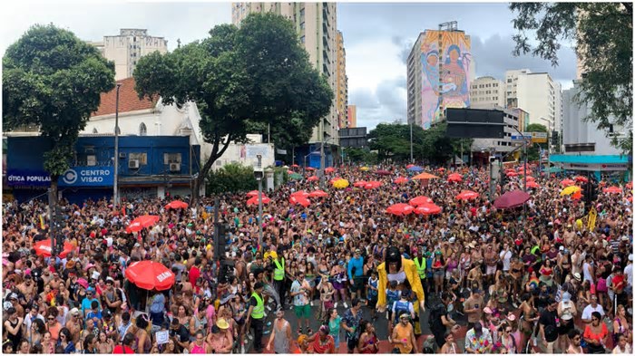 FOTOS: Bloco da Calixto faz 10 anos com flashback de hits no Carnaval de BH