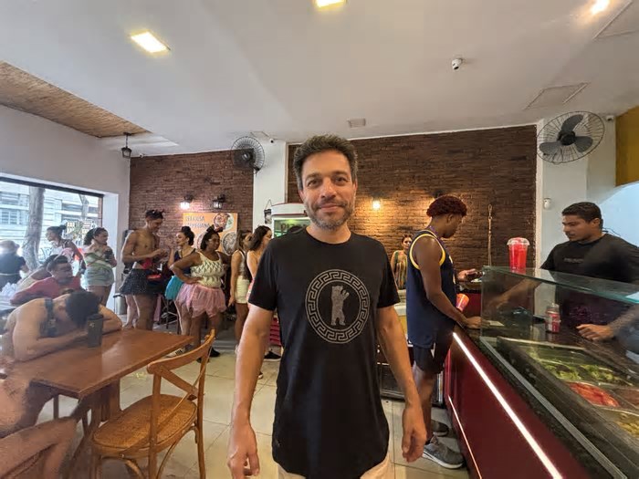 Para fazer renda extra, comerciantes oferecem banheiro a R$ 5 no centro de BH